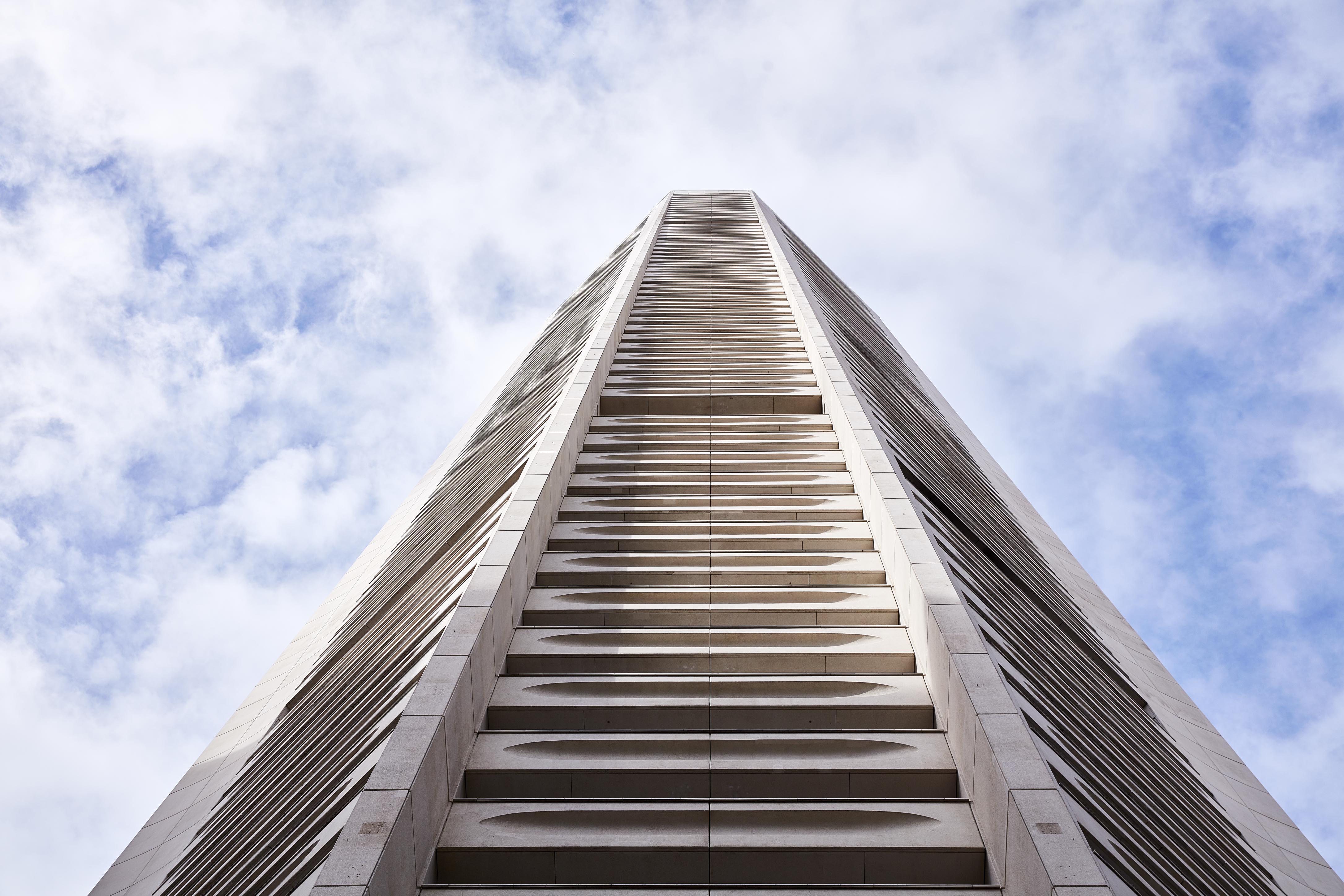 Iconic Sydney CBD tower on the market | Commo.